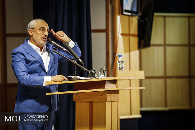 زاهدی: مشکل کشور آقازادهها و اخویزادههاست