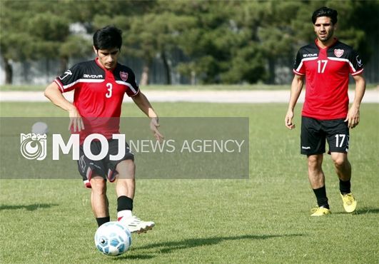 آرامطبع: پیشنهاد پرسپولیس رسید، چشمانم را بستم