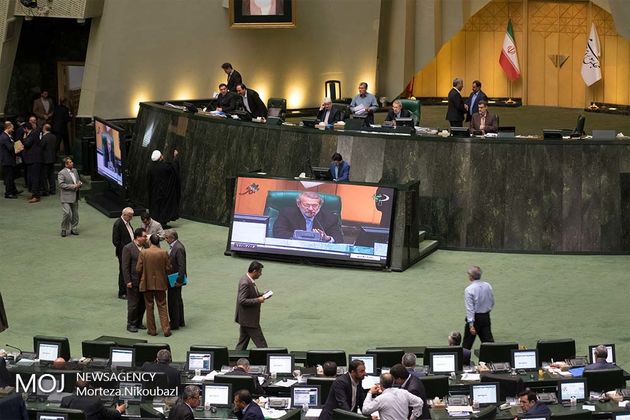 پارلمان با لایحه تفکیک وزارتخانه ها مخالفت کرد