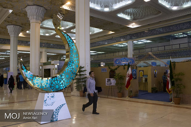 آمادهسازی نمایشگاه قرآن برای برنامههای شب قدر