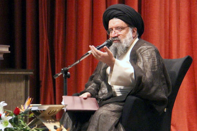 در معرفی امام(ره) از برداشتهای شخصی پرهیز کنیم