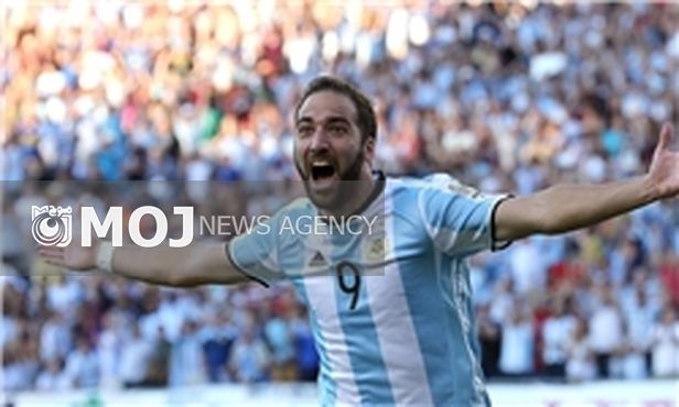 هیگوئن قراردادش با ناپولی را تمدید نمیکند