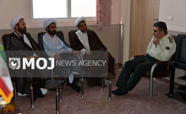 نیروی انتظامی و حوزه علمیه هر دو در خط قرآن و مکتب اهل بیت(ع) حرکت می کنند