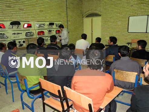 استمرار عرضه مازاد نفت در هفته گذشته قیمت ها را کاهش داد