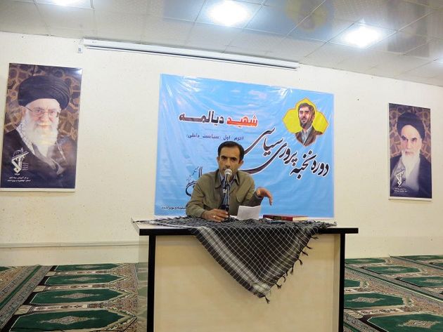 دانشجویان به مثابه نخبه سیاسی در دانشگاهها ایفای نقش کنند