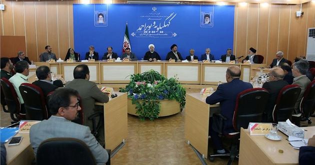 هدف بانکها هدایت تسهیلات به سمت بخشهای تولیدی است