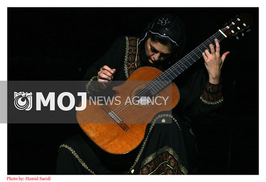 کنسرت «لیلی افشار» با قطعات فولکلور ایرانی و آذری