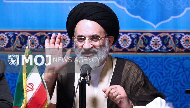 نماز جمعه، نظام را در برابر تهاجم فرهنگی بیمه می کند