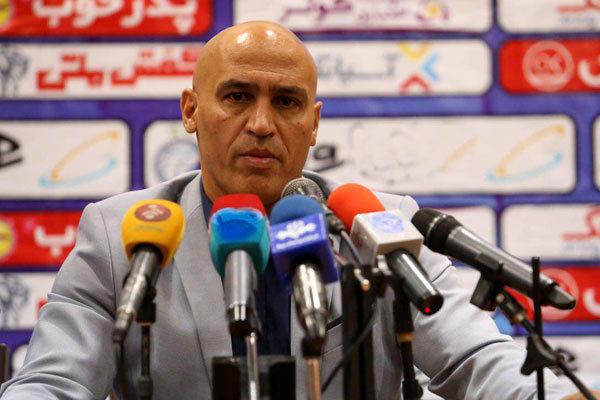 هرجا میرویم، طاهری نصفش را میخواهد!