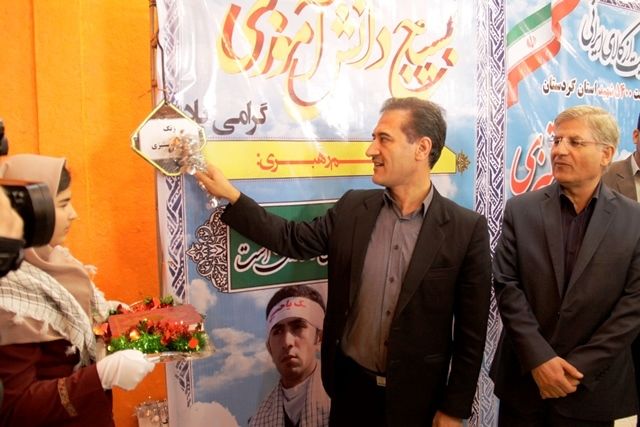 طنین زنگ استکبار ستیزی در مدارس کردستان