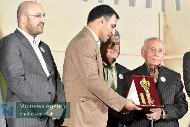 کلید شهر خرمآباد به محمدصادق دارییزاده اهدا شد
