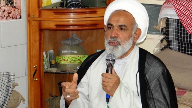 امام خمینی با جان و مال و آبروی خود از دین دفاع کرد