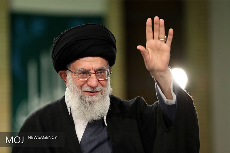وقتی پای انقلاب و نظام در میان است مردم وارد میدان میشوند و حرکت میکنند