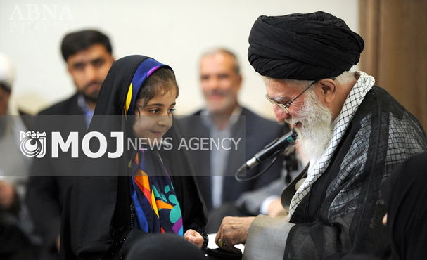 پخش مشروح دیدار خانوادههای شهدای هفتم تیر و مدافعان حرم با رهبر انقلاب