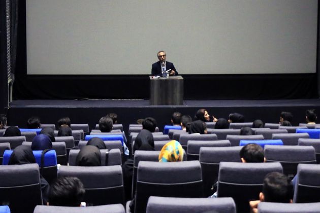 فرهاد توحیدی: فیلمنامهنویسان معماران اولیه سینما هستند