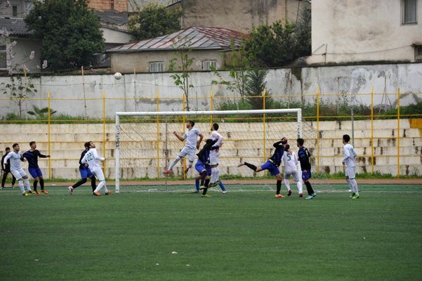کیمیا رشد آق قلا صدرنشین شد/ تساوی پرگل پرسپولیس و عقاب