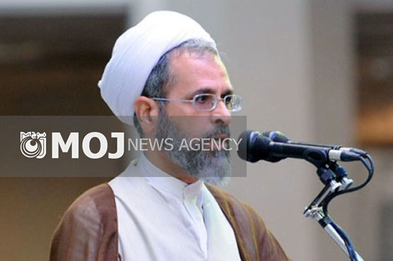 حوزه مرکز علمی سکولار و بریده از جامعه نیست
