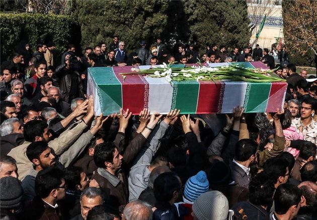 تشییع ۱۰ شهید دوران دفاع مقدس در اصفهان