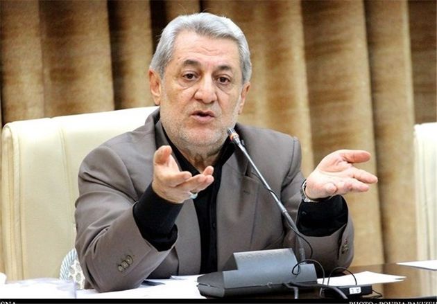 استاندار همدان رأی خود را به صندوق انداخت