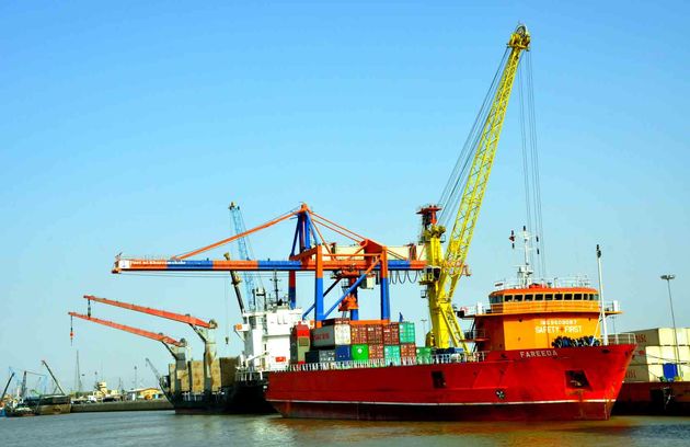 فازهای یک و دو بندر شهید رجایی ظرفیت 5.7 میلیون TEU به بندر داده است