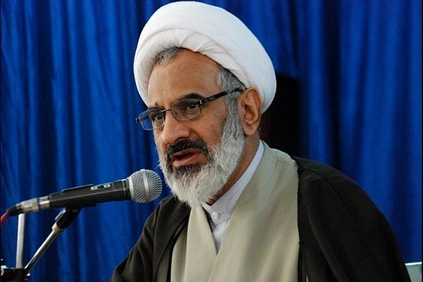 اگر نظام جمهوری اسلامی با شجاعت در دهان استکبار جهانی میزند به برکت خون شهداست