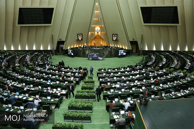 حداقل حقوق کارمندان ۲۰ درصد افزایش می یابد
