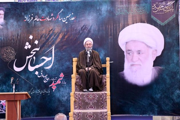 آیت الله احسانبخش از جمله عالمانی بود که با نهضت امام همراهی و در کنار امام ماند
