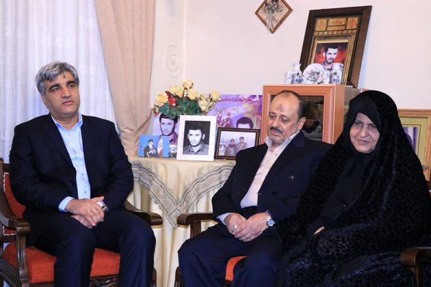 استاندار جدید گیلان نخستین برنامه خود را با دیدار خانواده شهدا آغاز کرد