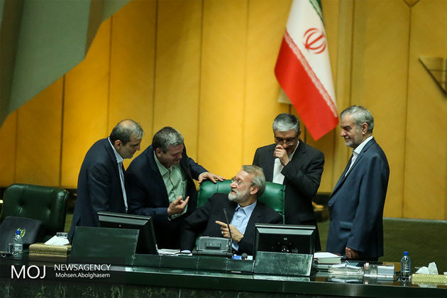 استیضاح علی ربیعی متوقف شد