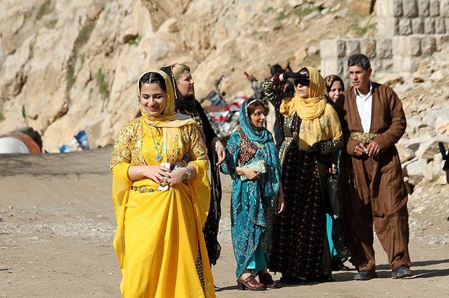 روستاییان وام اشتغال را صرف جشن و سرور میکنند