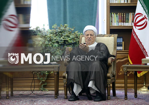 یکی از بزرگترین مشکلات دولت سنگ اندازیهای مخالفان سیاسی است
