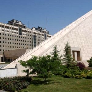 ساختمان مجلس در کنترل نیروهای امنیتی قرار دارد
