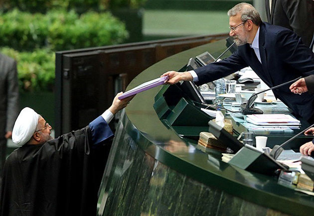 دولت برخی از کسری های بودجه ای خود را از طریق تسعیر ارز میپوشاند