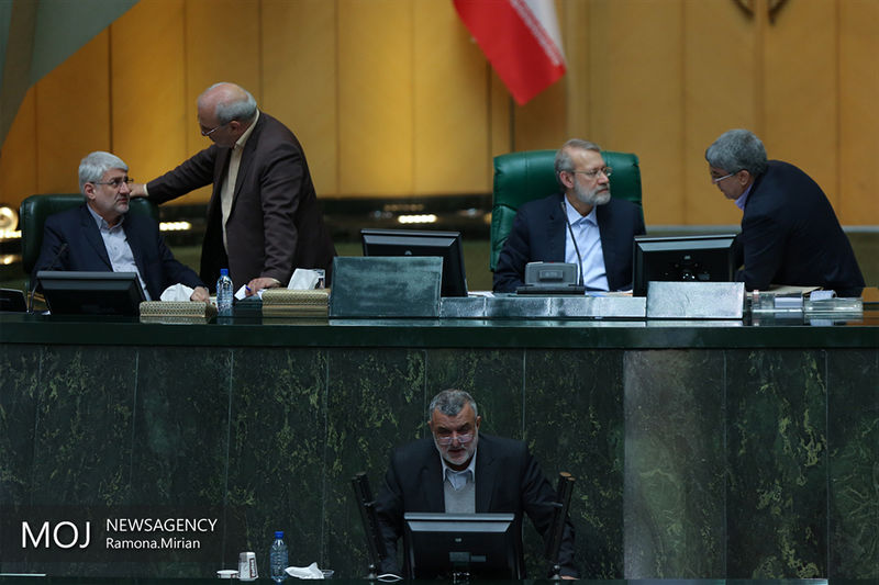 حجتی کارت زرد گرفت