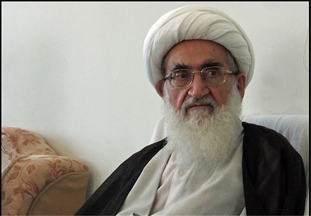 هرکه قلم در دست بگیرد، محقق نیست