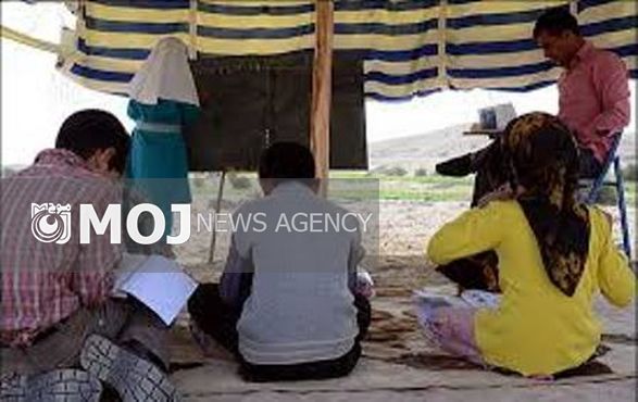 دانش آموزان بی بضاعت عشایری از پرداخت پول کتاب معاف شدند