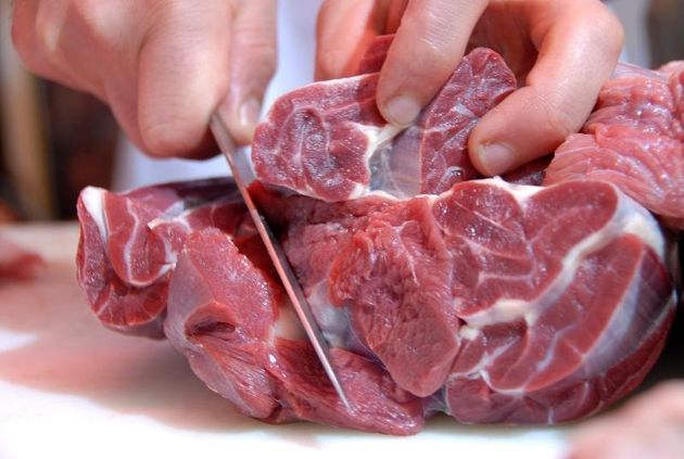 گوشت قرمز با قیمت مصوب ستاد تنظیم بازار در محرم توزیع می شود