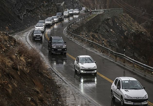 ترافیک سنگین در جادههای شمالی و بارش باران در جادههای جنوبی