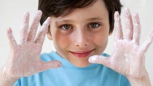 آب گرم و سرد به یک اندازه دست را تمیز میکنند