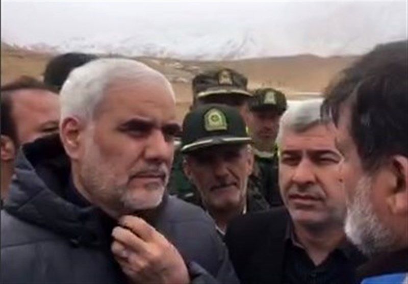 خطر پرتشدن از کوه امدادگران را تهدید میکند