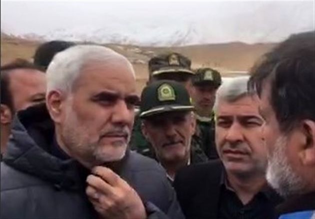 خطر پرتشدن از کوه امدادگران را تهدید میکند