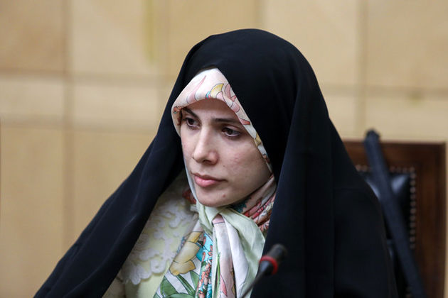 امروزه وجود الگوی مناسب برای زنان بسیار کمرنگ است