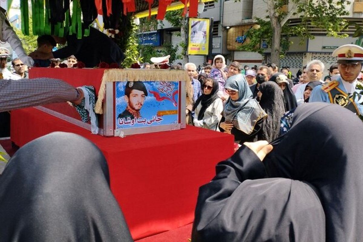 پیکر جانی بت اوشانا در نماز جمعه تهران تشییع شد