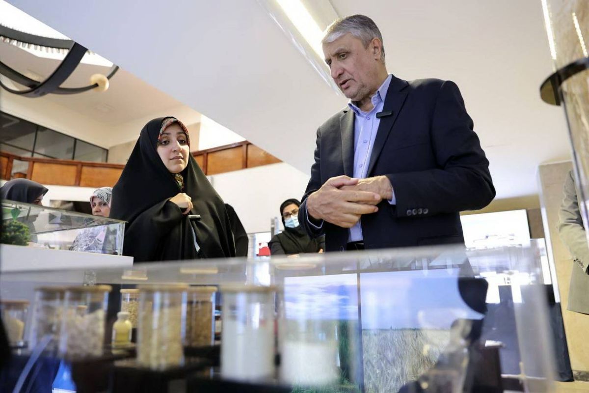 زهرا بهروز آذر