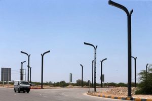 اجرای عملیات نصب تجهیزات روشنایی رینگ ۷۵ متری کیش