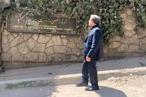 بازدید عراقچی از کتابخانه وزارت خارجه که هدف حمله صهیونیستی قرار گرفت