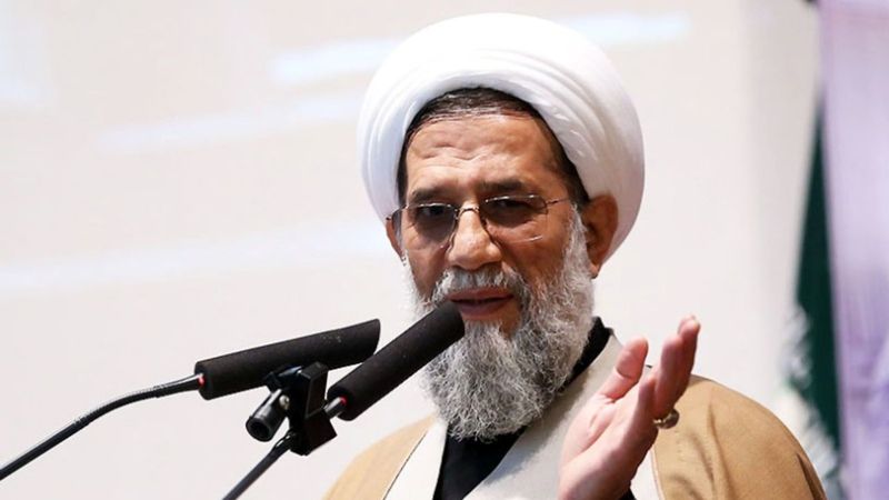 باید همه راههای نفوذ دشمن علیه خود را سد کنیم