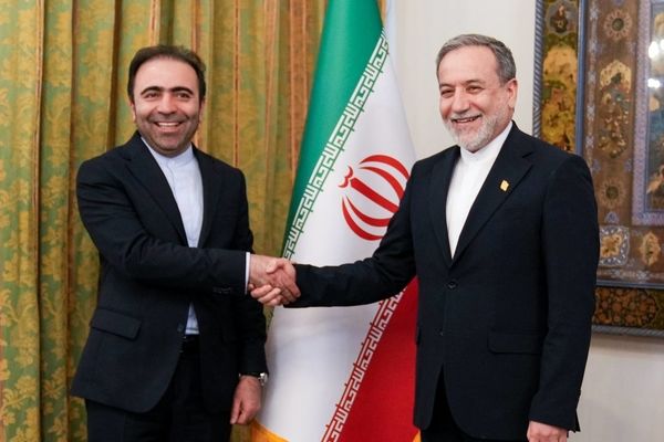 سفیر جدید ایران در ارمنستان با وزیر امور خارجه دیدار کرد