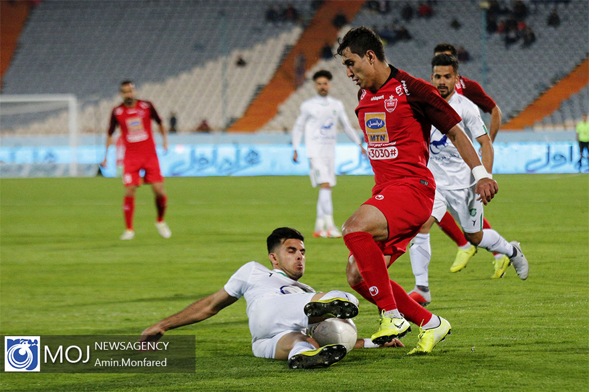 دیدار تیم های فوتبال پرسپولیس و ماشین سازی