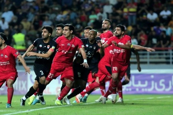 تراکتور زمین‌گیر شد 